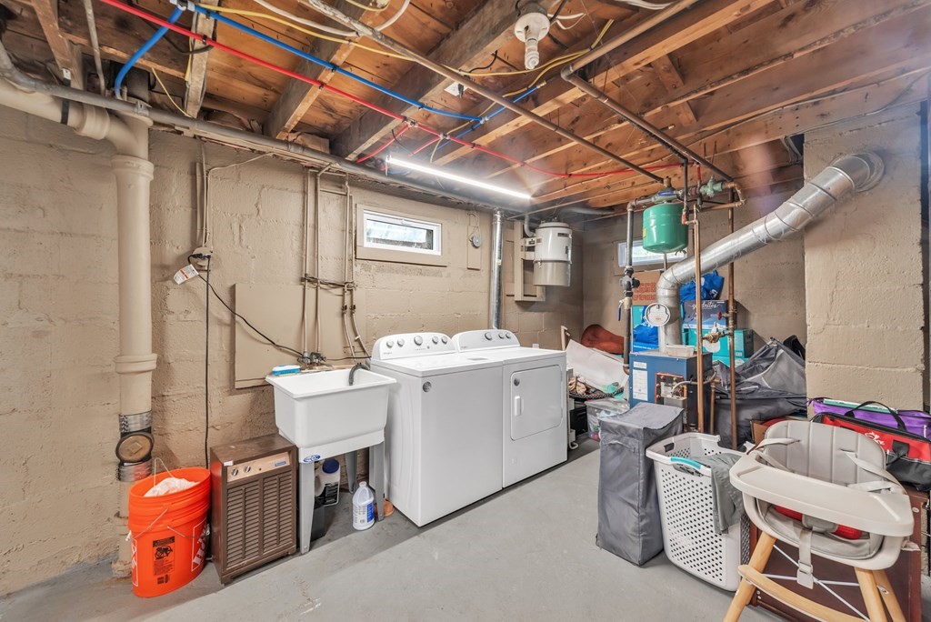 989 Worcester Street Springfield, MA 01151 - Photo 31 of 39
