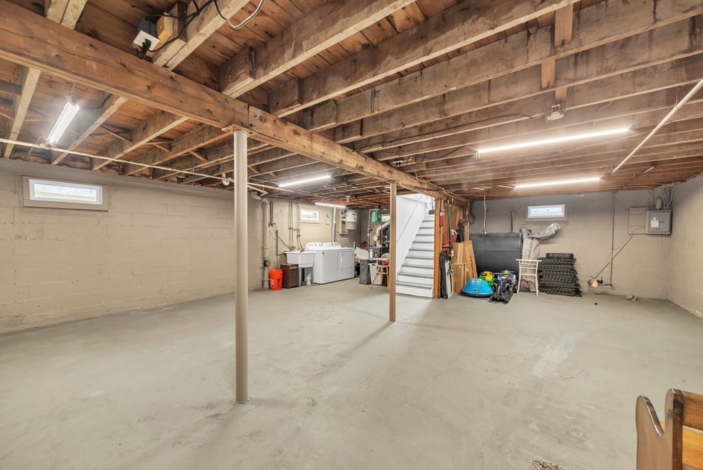 989 Worcester Street Springfield, MA 01151 - Photo 34 of 39