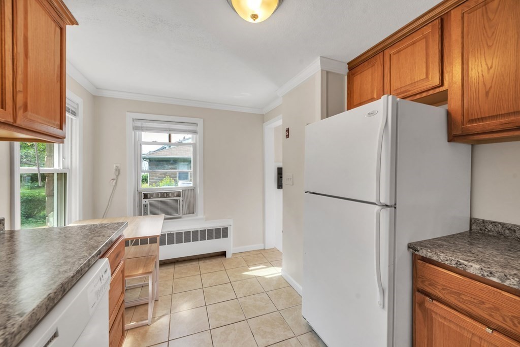 989 Worcester Street Springfield, MA 01151 - Photo 9 of 39