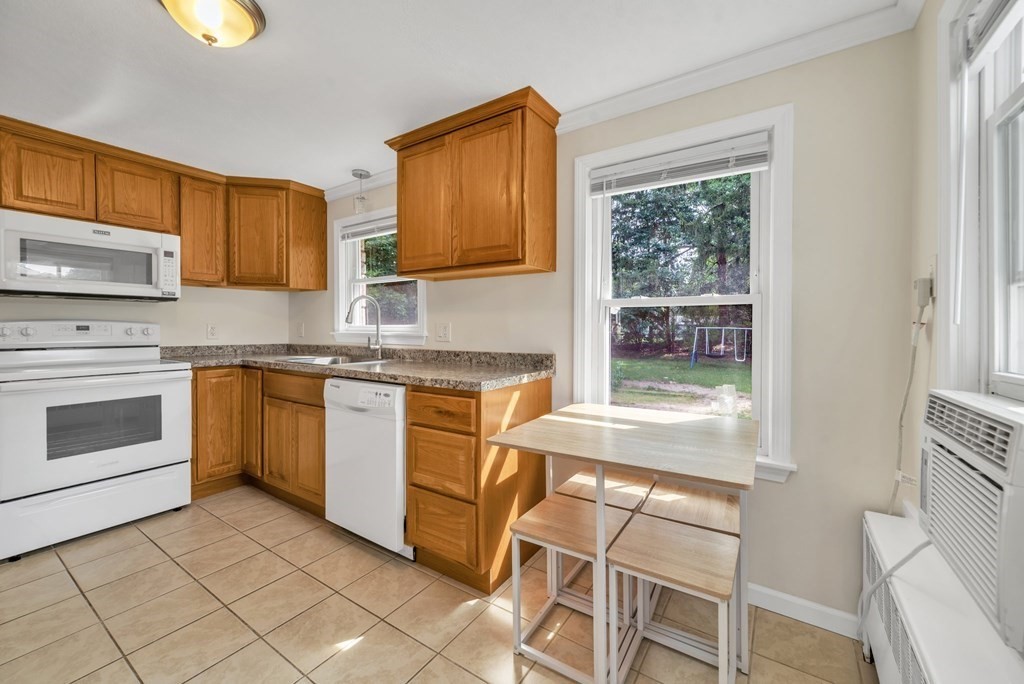 989 Worcester Street Springfield, MA 01151 - Photo 10 of 39