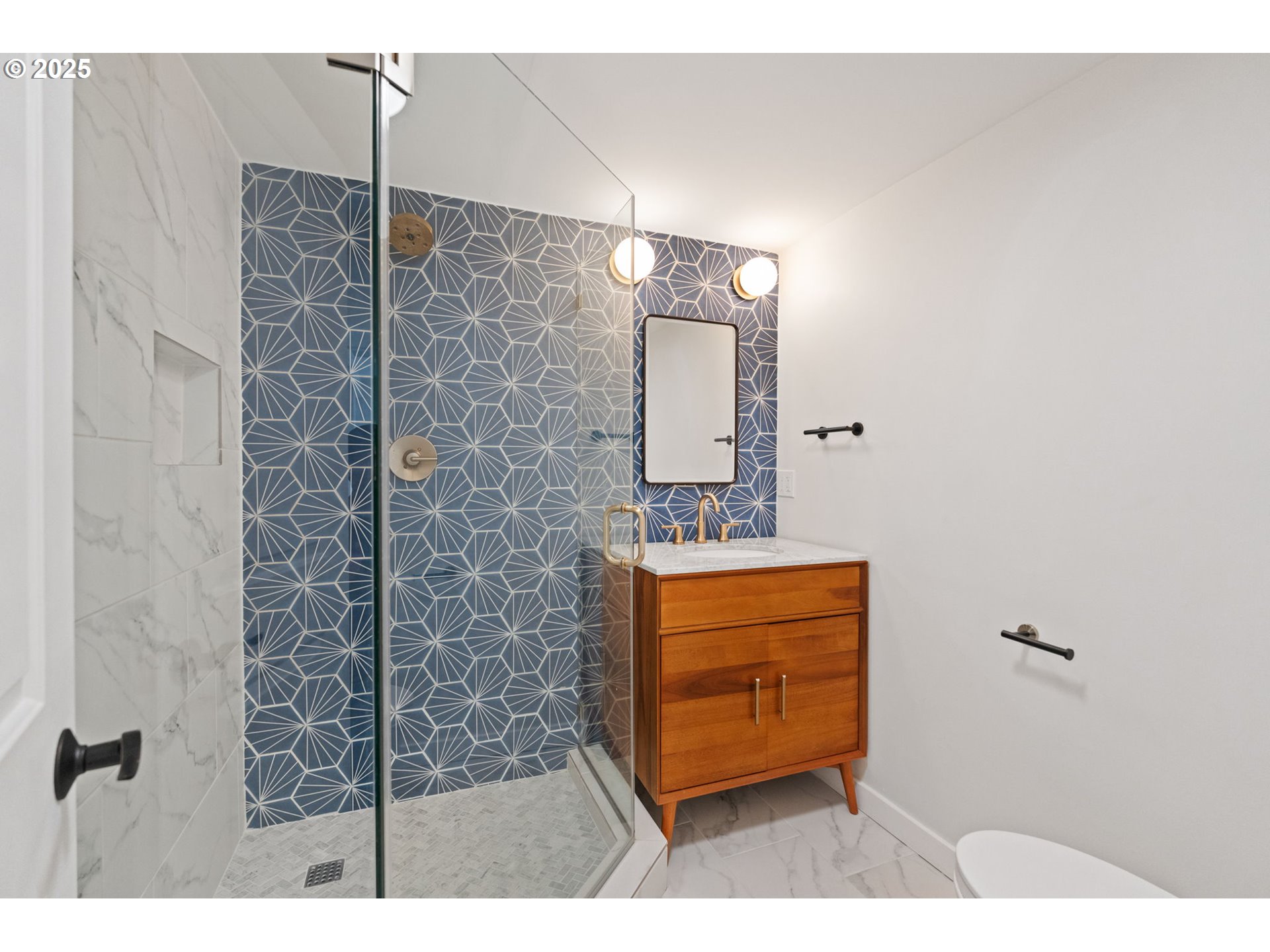 2345 Southwest Dewitt Street Portland, OR 97239 - Photo 24 of 43 Bonus Room