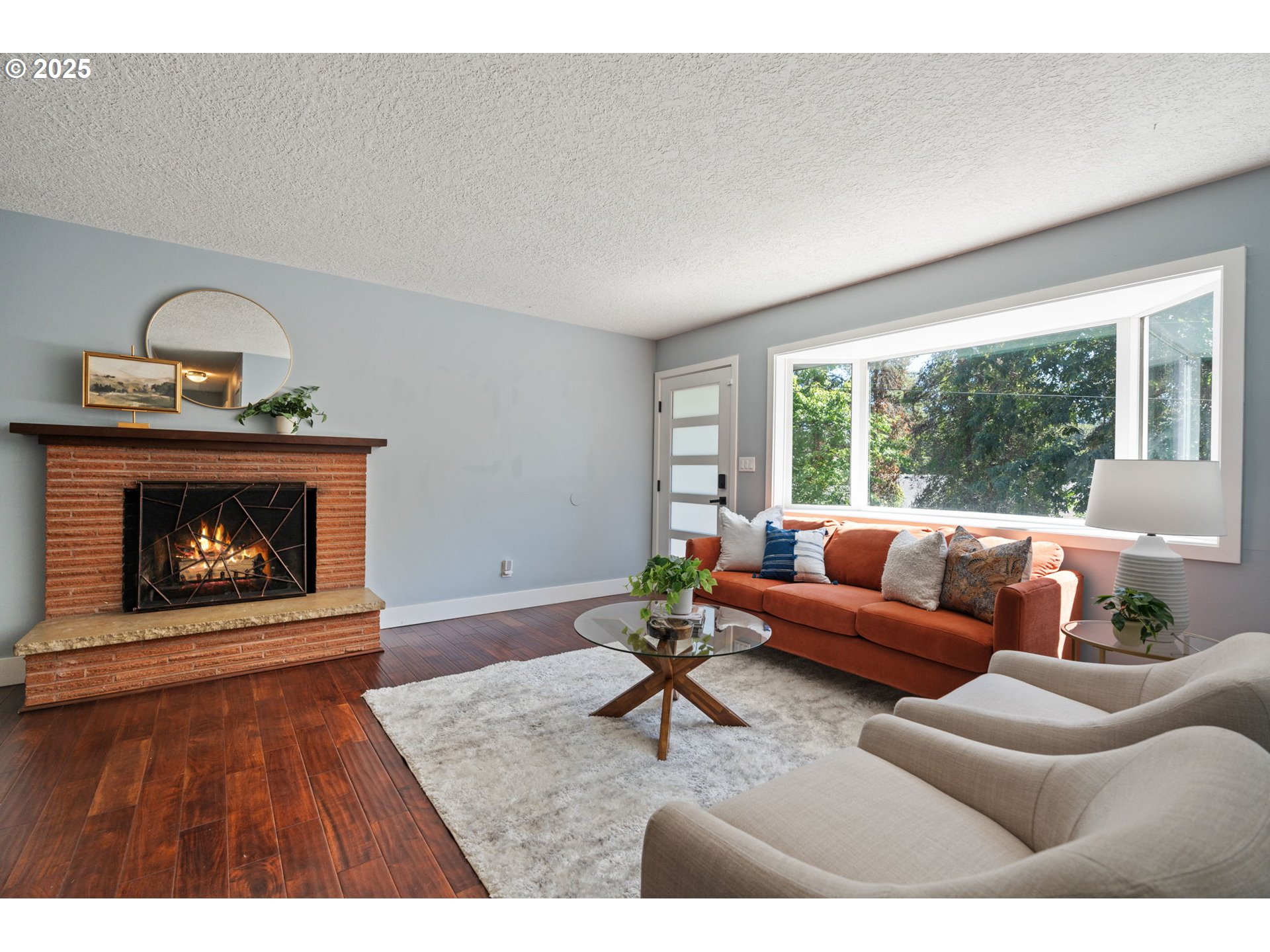 2345 Southwest Dewitt Street Portland, OR 97239 - Photo 4 of 43 Living Room