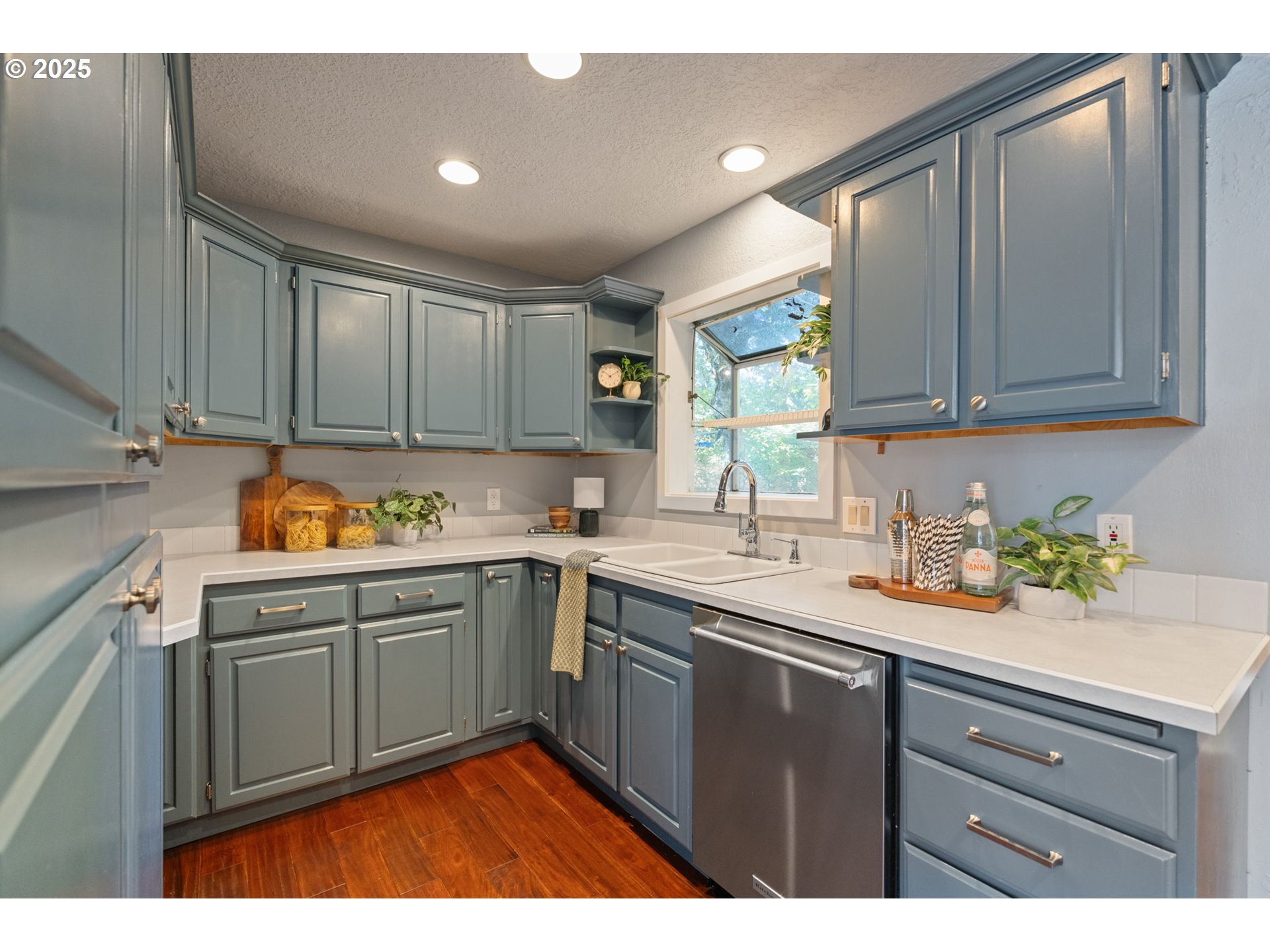 2345 Southwest Dewitt Street Portland, OR 97239 - Photo 7 of 43 Kitchen