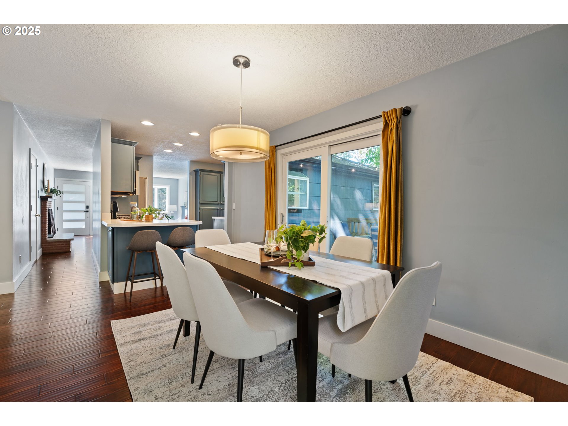 2345 Southwest Dewitt Street Portland, OR 97239 - Photo 9 of 43 Dining Area