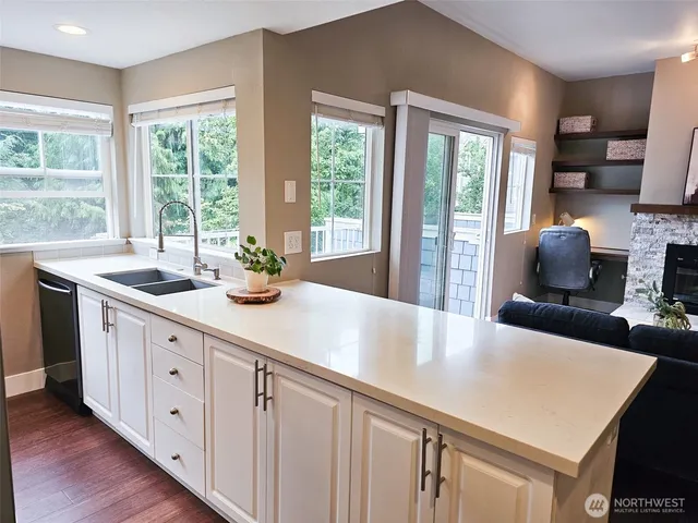 $479,000 | 2272 Newport Way Northwest, Unit 14, Issaquah, WA 98027