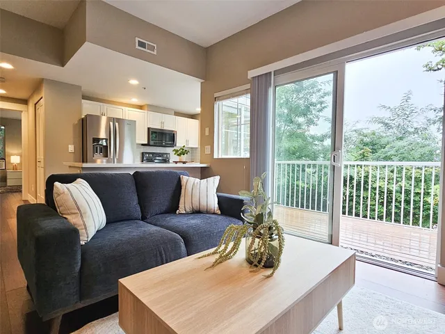 $479,000 | 2272 Newport Way Northwest, Unit 14, Issaquah, WA 98027