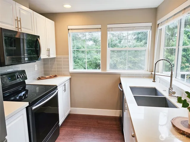 $479,000 | 2272 Newport Way Northwest, Unit 14, Issaquah, WA 98027