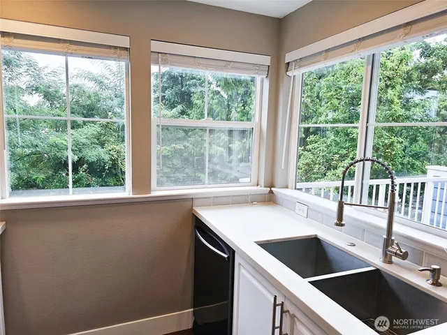 $479,000 | 2272 Newport Way Northwest, Unit 14, Issaquah, WA 98027