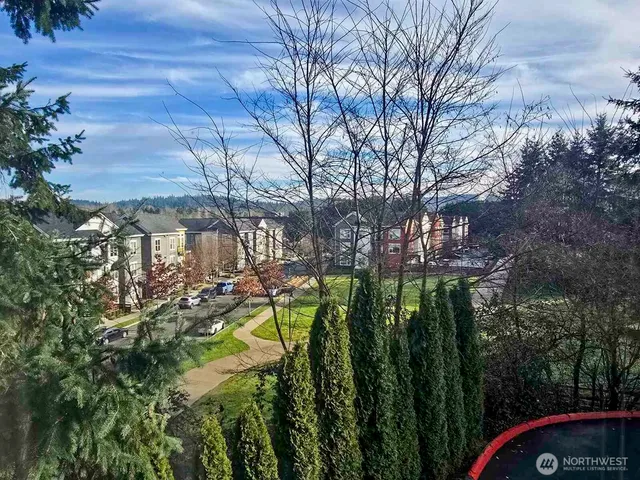 $479,000 | 2272 Newport Way Northwest, Unit 14, Issaquah, WA 98027