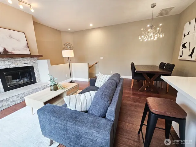 $479,000 | 2272 Newport Way Northwest, Unit 14, Issaquah, WA 98027