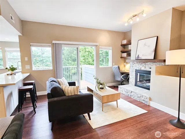 $479,000 | 2272 Newport Way Northwest, Unit 14, Issaquah, WA 98027