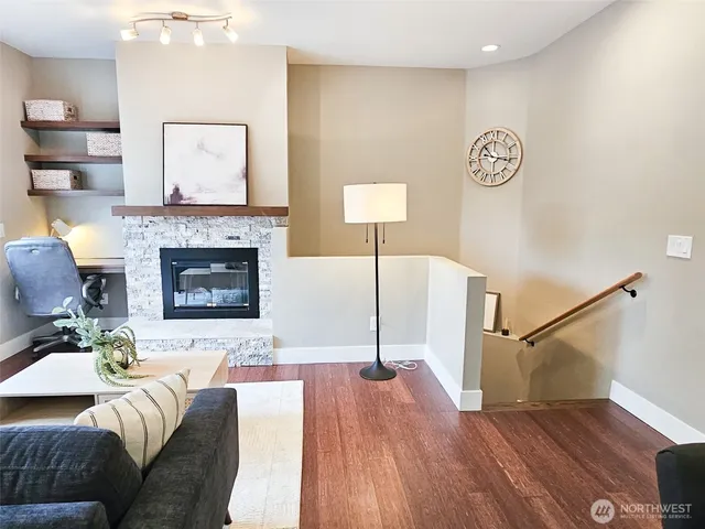 $479,000 | 2272 Newport Way Northwest, Unit 14, Issaquah, WA 98027