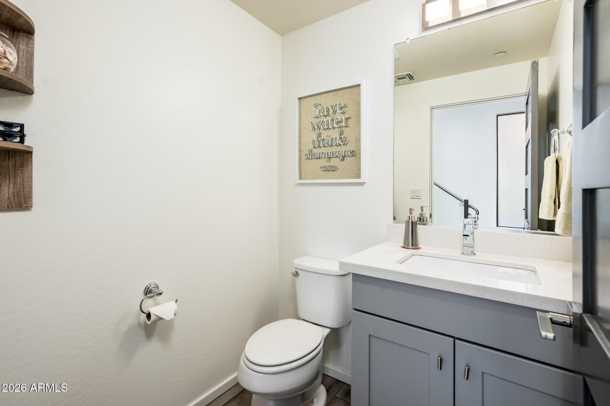 4416 North 27th Way Phoenix, AZ 85016 - Photo 18 of 46 a bathroom with a toilet a sink and mirror