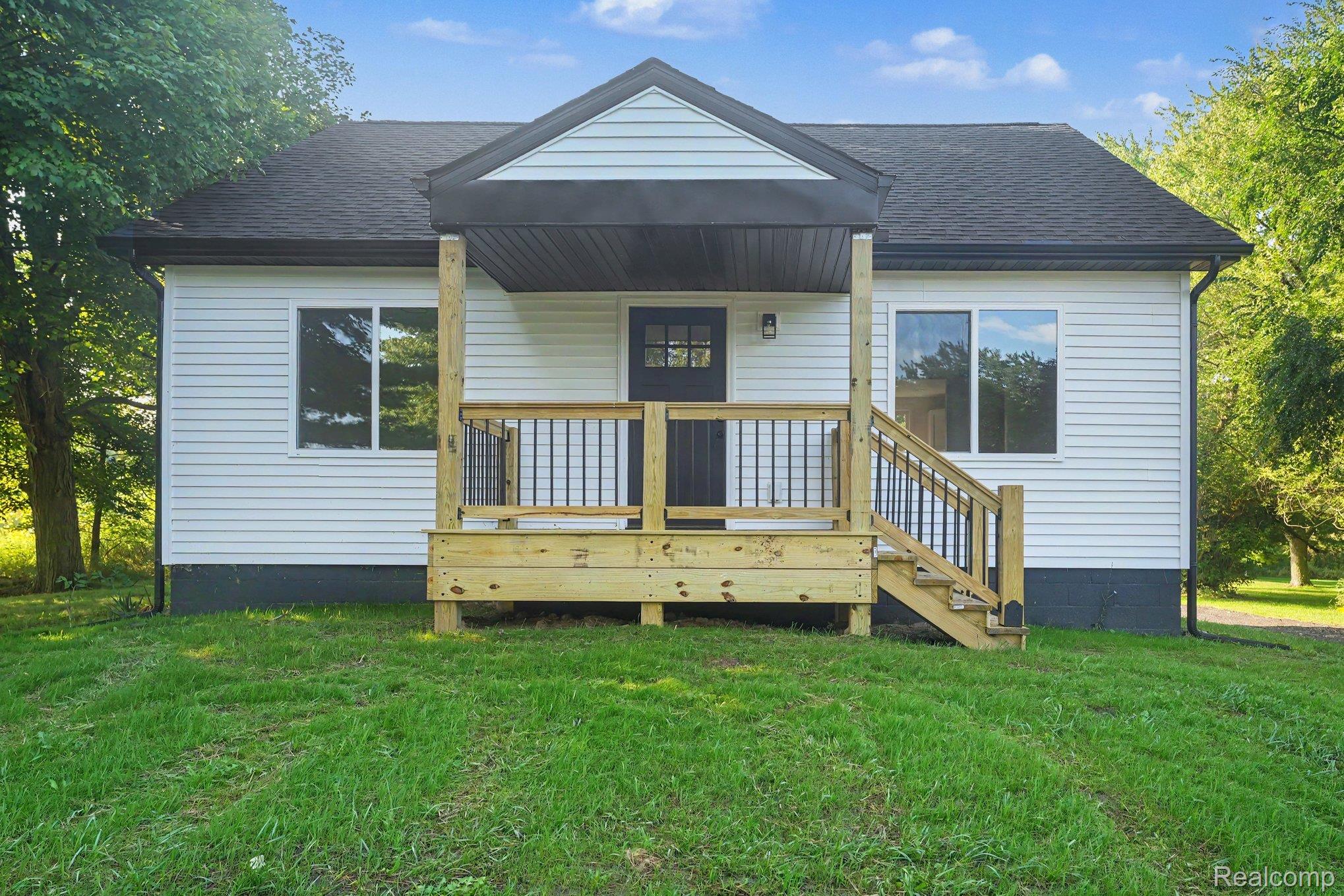 2280 Bowers Road Lapeer, MI 48446 - Photo 2 of 29 002_file_3381.jpg