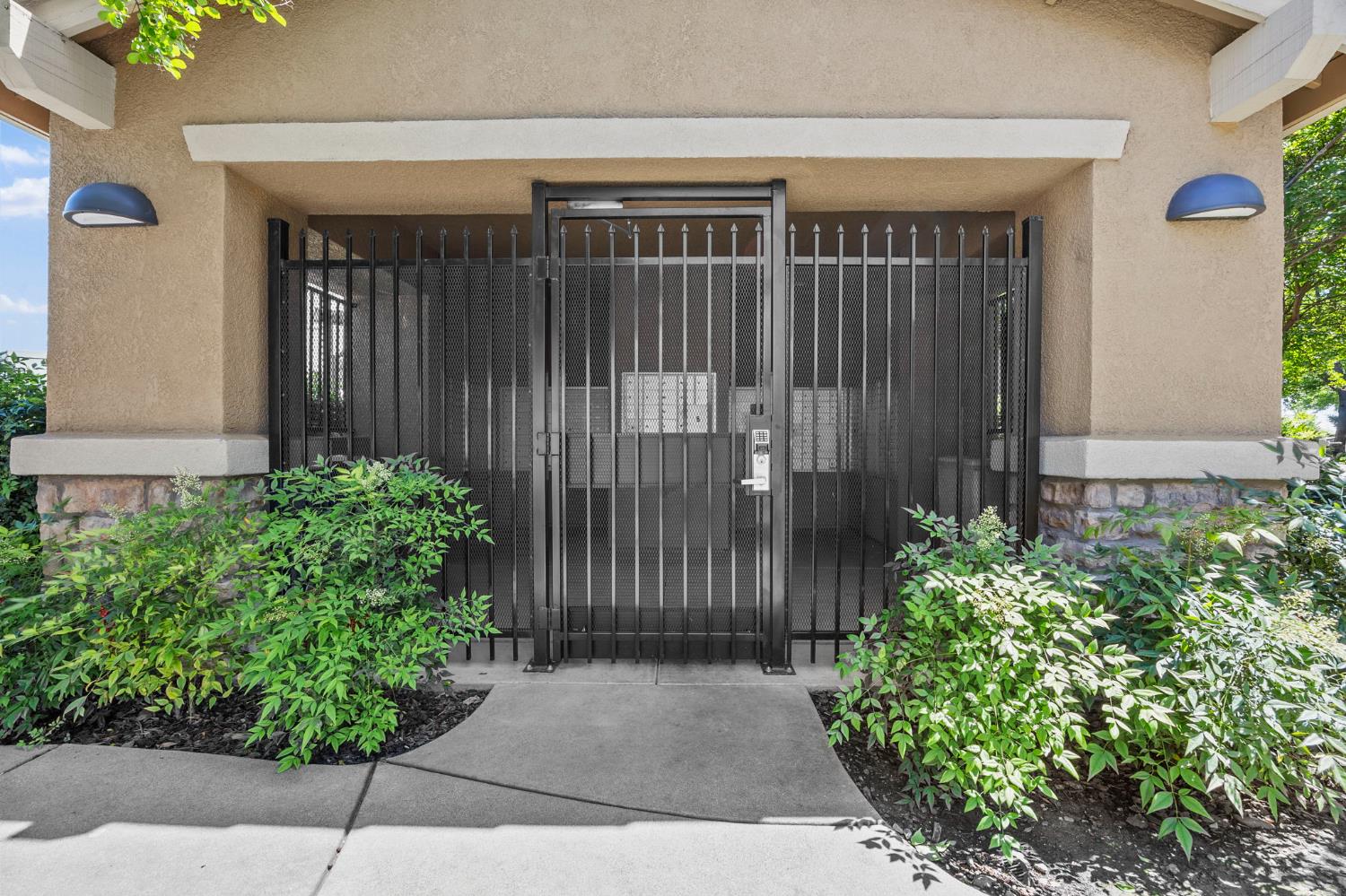 1251 Whitney Ranch Parkway, Unit 1212 Rocklin, CA 95765 - Photo 28 of 30 a view of house with wooden fence