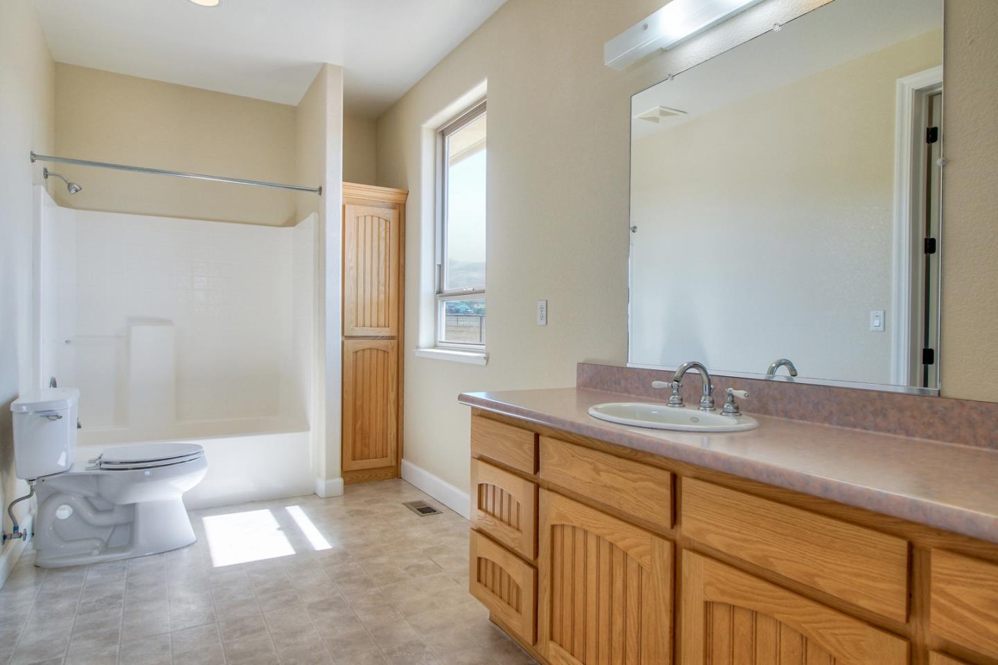 1410 Spring Grove Road Hollister, CA 95023 - Photo 13 of 28 Gallery Image 13