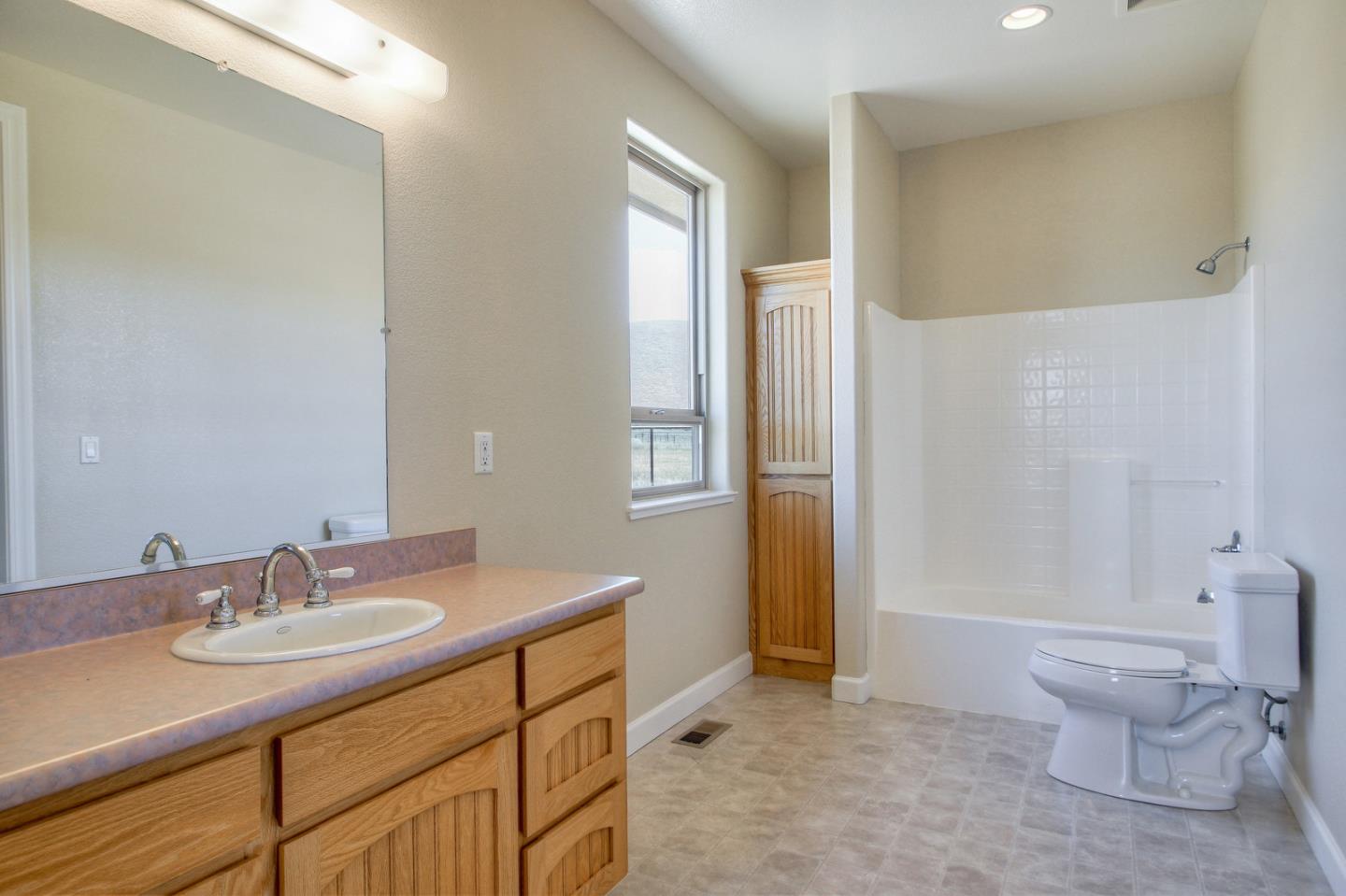 1410 Spring Grove Road Hollister, CA 95023 - Photo 15 of 28 Gallery Image 15