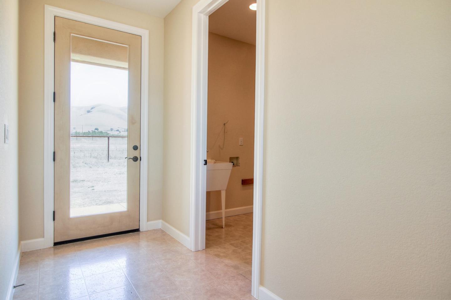 1410 Spring Grove Road Hollister, CA 95023 - Photo 16 of 28 Gallery Image 16