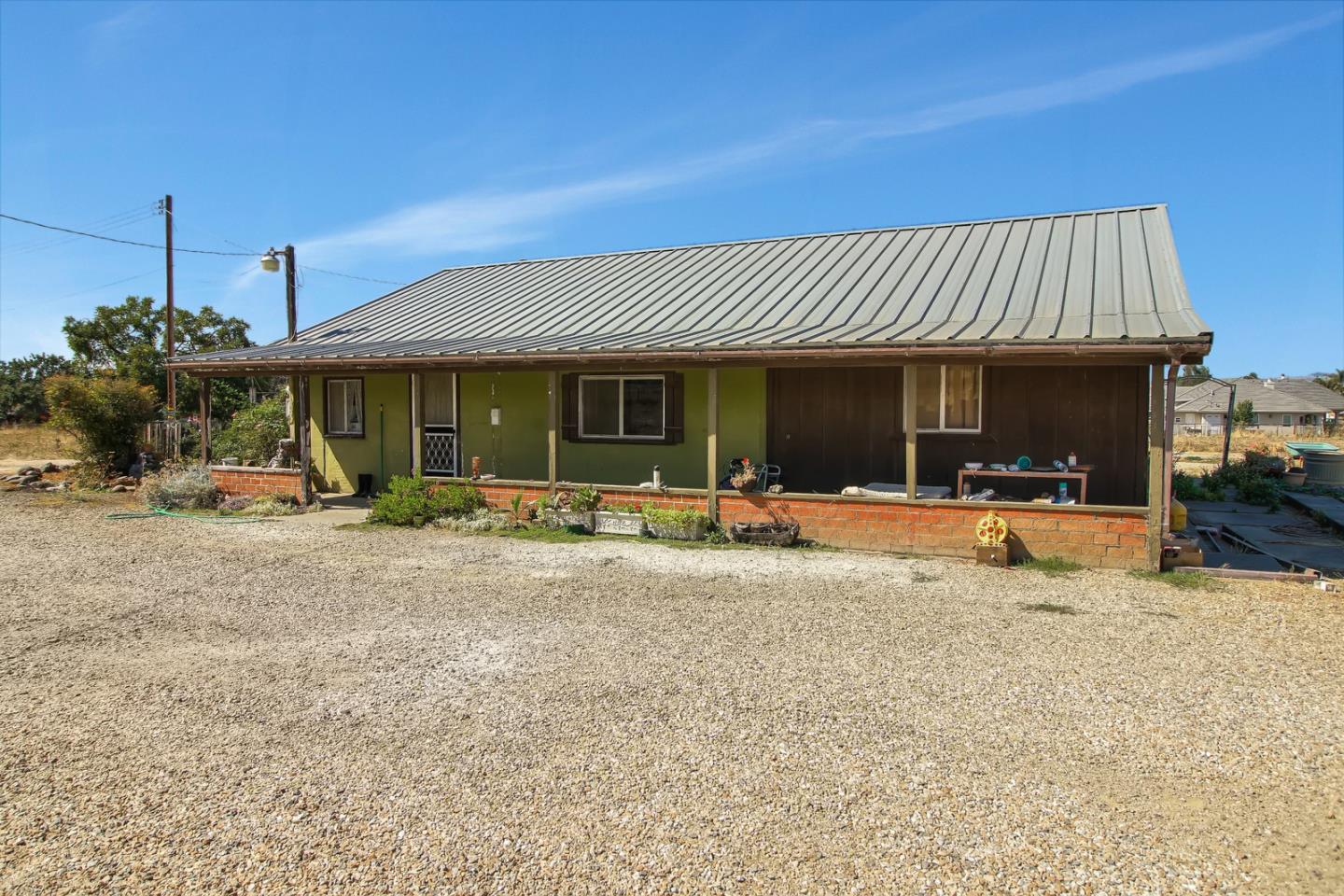 1410 Spring Grove Road Hollister, CA 95023 - Photo 17 of 28 Gallery Image 17