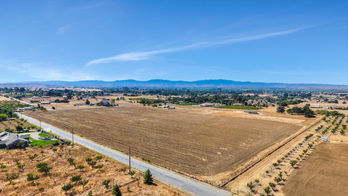 1410 Spring Grove Road Hollister, CA 95023 - Photo 26 of 28 Gallery Image 26