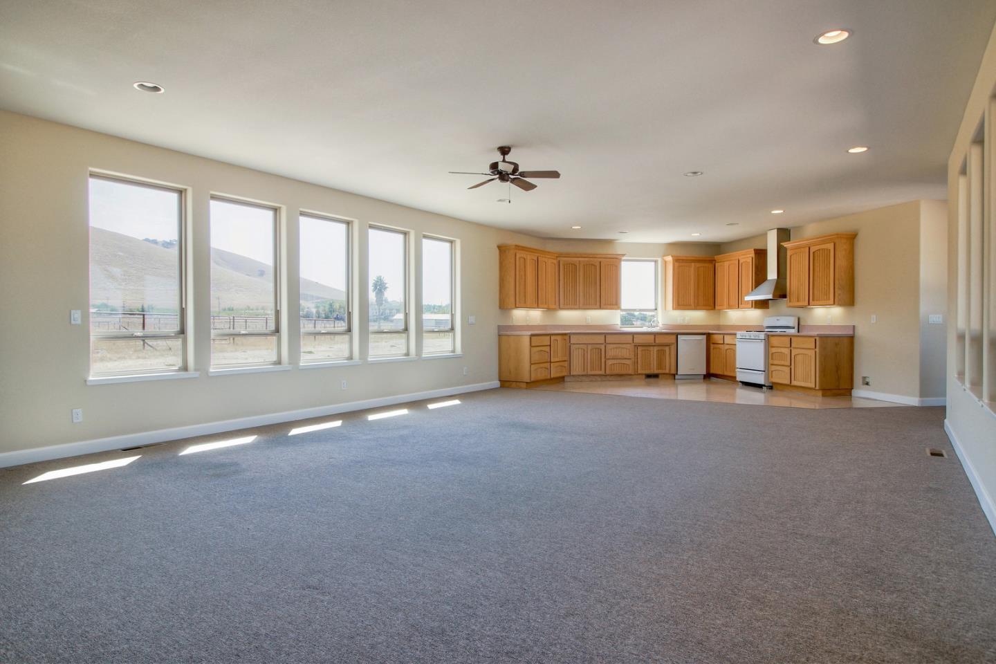 1410 Spring Grove Road Hollister, CA 95023 - Photo 4 of 28 Gallery Image 4