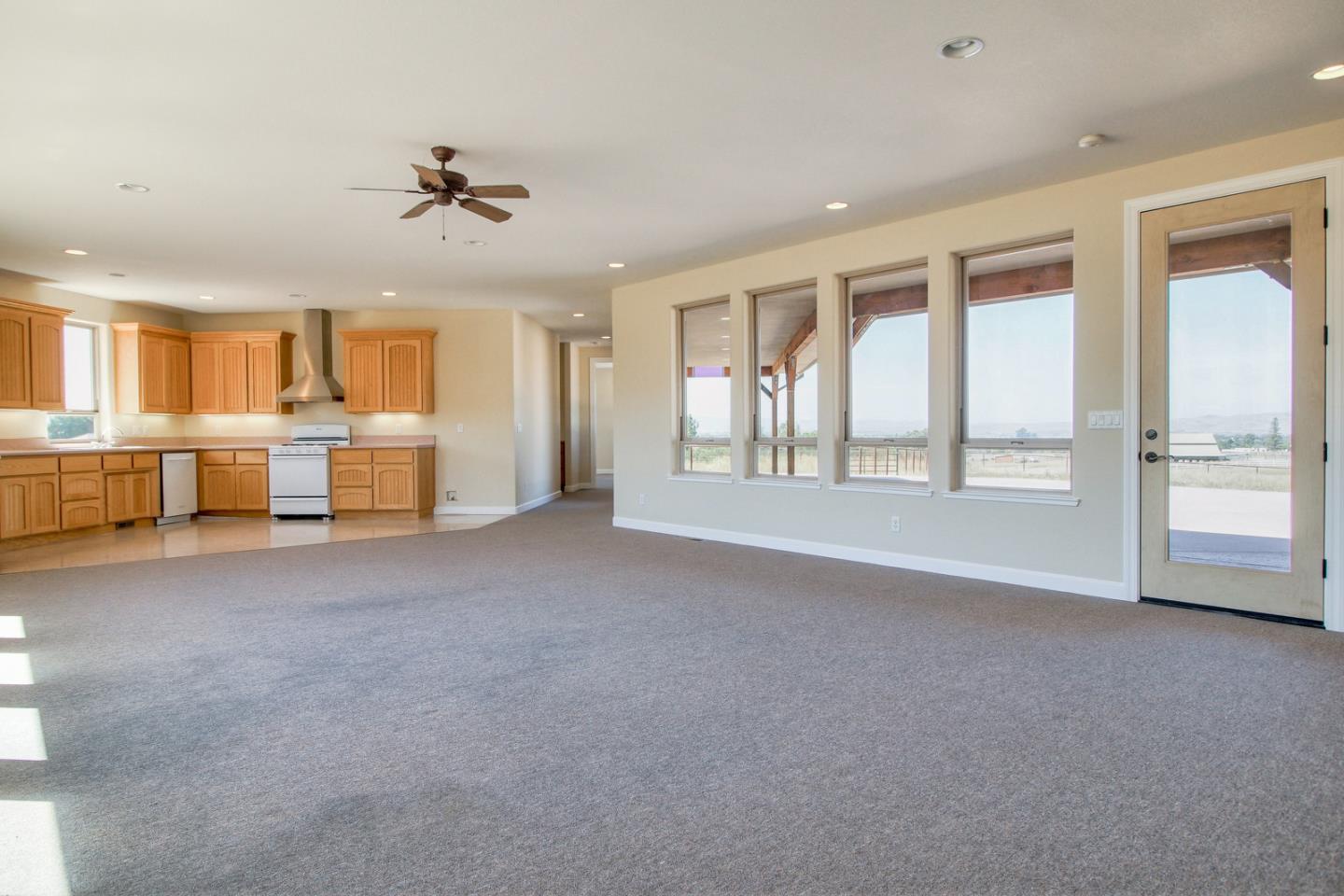 1410 Spring Grove Road Hollister, CA 95023 - Photo 5 of 28 Gallery Image 5