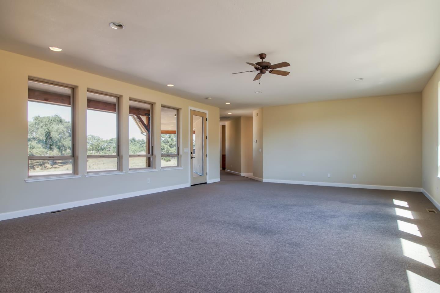 1410 Spring Grove Road Hollister, CA 95023 - Photo 6 of 28 Gallery Image 6