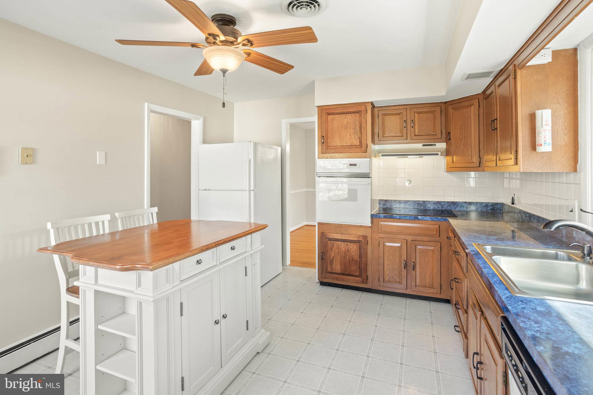 2123 Woodview Road Finksburg, MD 21048 - Photo 9 of 28 Ample counter and cabinet space