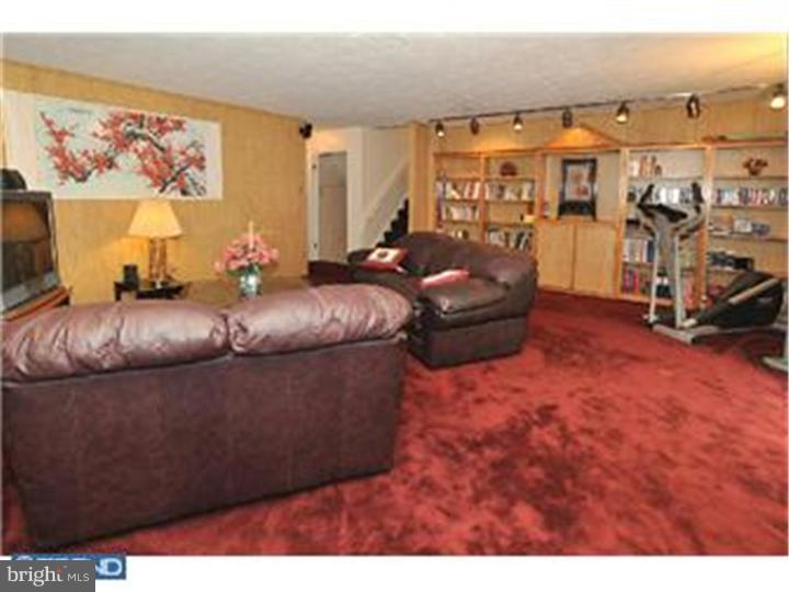 1045 Irvin Road Huntingdon Valley, PA 19006 - Photo 12 of 24