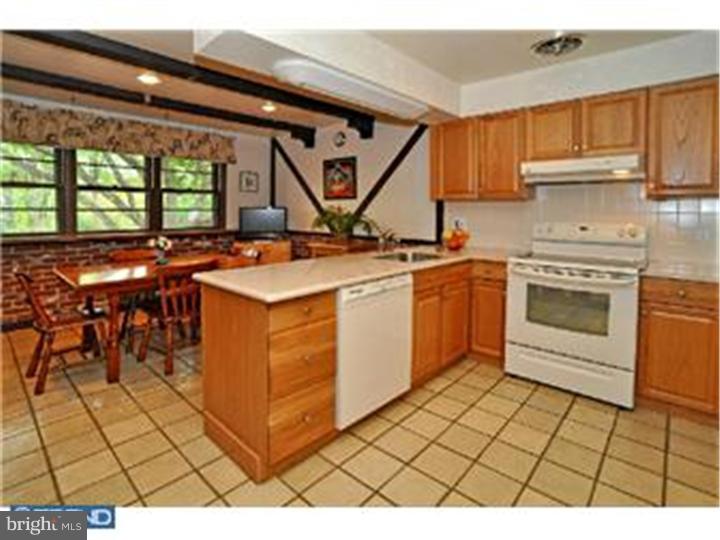 1045 Irvin Road Huntingdon Valley, PA 19006 - Photo 4 of 24 Kitchen