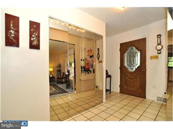 1045 Irvin Road Huntingdon Valley, PA 19006 - Photo 7 of 24 Foyer