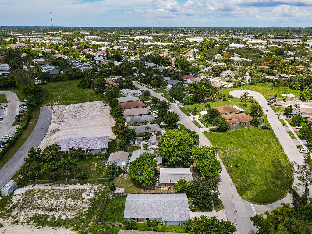 424 Southridge Road Delray Beach, FL 33444 - Photo 28 of 39 424SouthridgeRoadAerial(12)