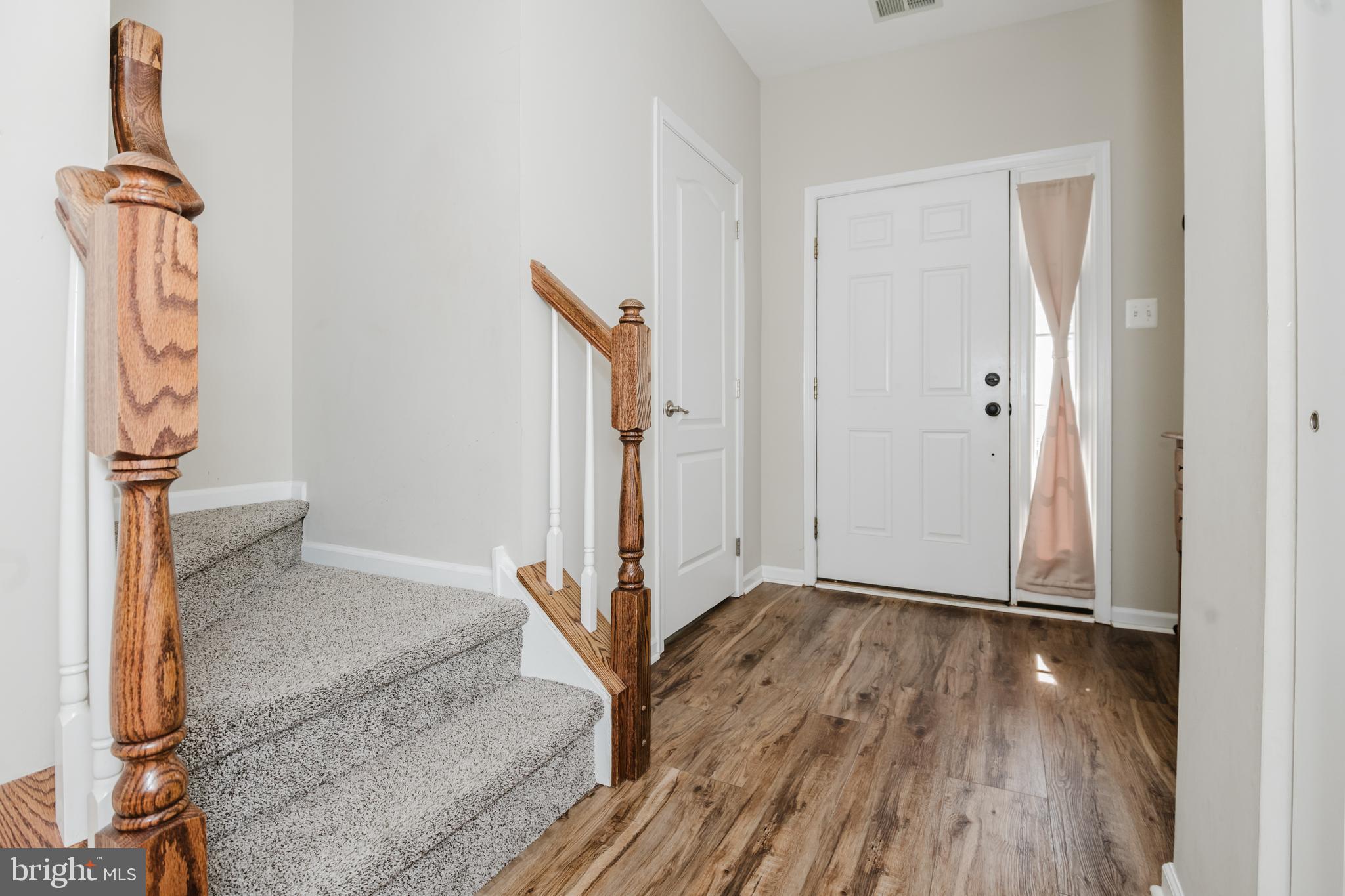 117 Oak Ridge Drive Mount Royal, NJ 08061 - Photo 4 of 42 Foyer entrance