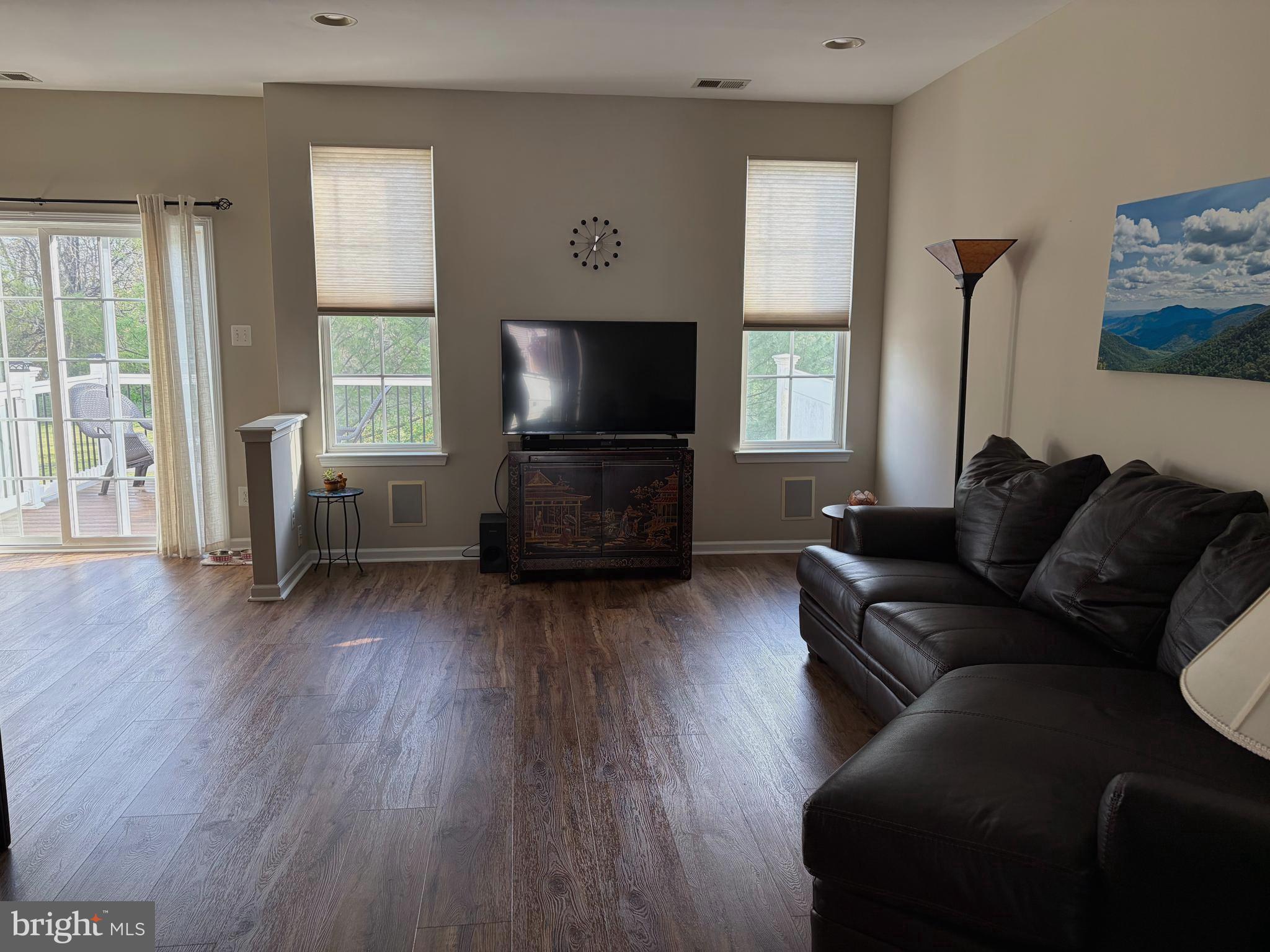 117 Oak Ridge Drive Mount Royal, NJ 08061 - Photo 7 of 42 Living Room