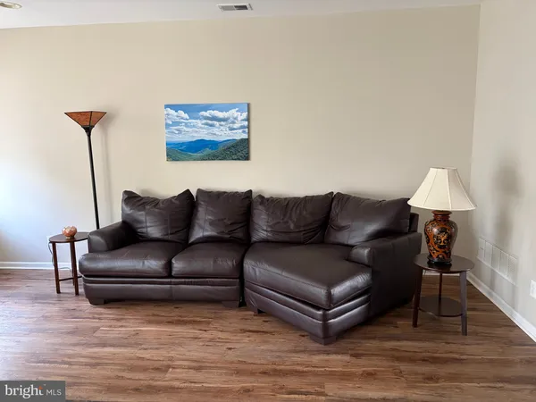 $390,000 | 117 Oak Ridge Drive, Mount Royal, NJ 08061