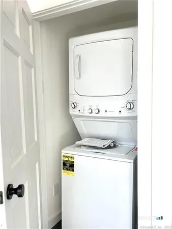 $2,900 | 20 Jackson Avenue, Unit 3, Stonington, CT 06355