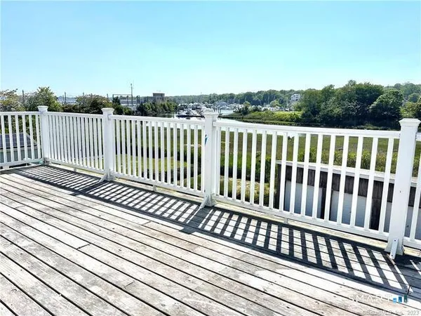$2,900 | 20 Jackson Avenue, Unit 3, Stonington, CT 06355