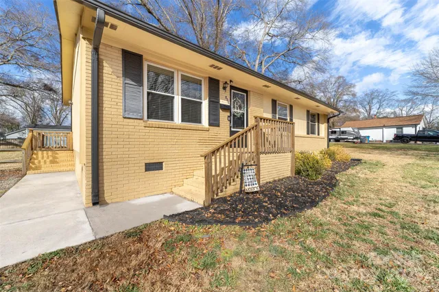 $330,000 | 806 Walnut Street, Belmont, NC 28012