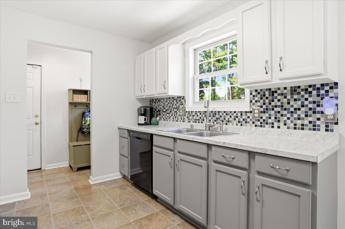 16818 Sterling Road Williamsport, MD 21795 - Photo 11 of 48 Kitchen