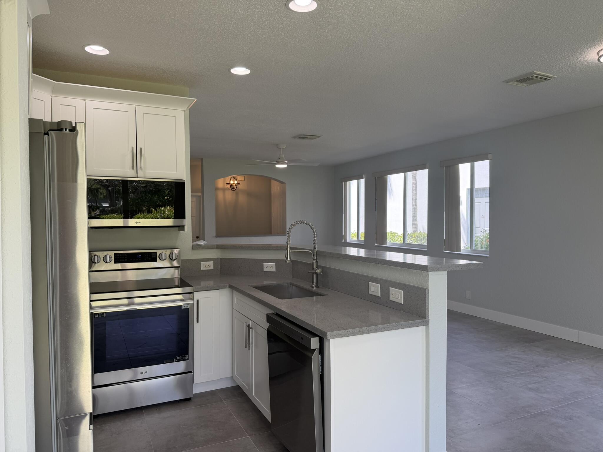 3251 Laurel Ridge Circle Riviera Beach, FL 33404 - Photo 5 of 25 IMG_2023