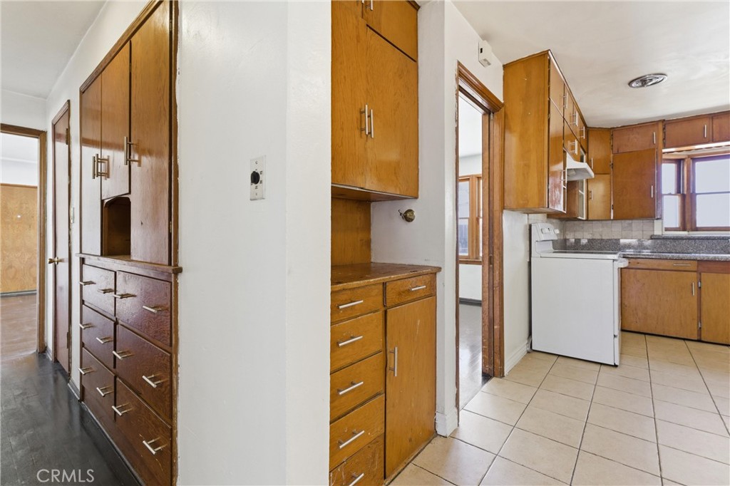 44509 Date Lancaster, CA 93534 - Photo 7 of 20 a view of a kitchen with electric appliances