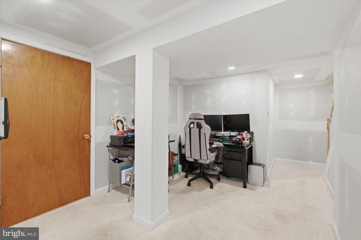 9551 Covington Place Manassas, VA 20109 - Photo 14 of 24 a view of a workspace with furniture