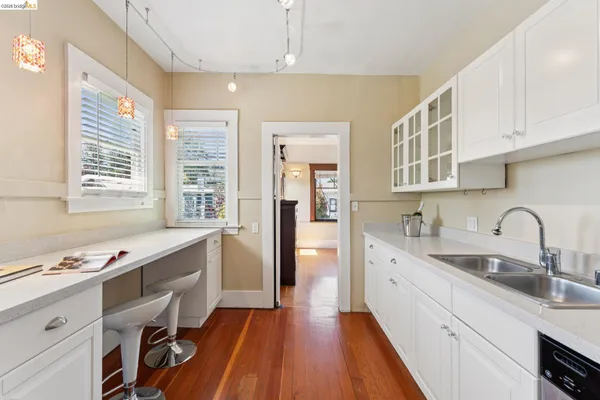 $695,000 | 2600 Ashby Avenue, Unit 4, Berkeley, CA 94705