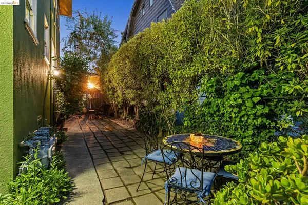 $695,000 | 2600 Ashby Avenue, Unit 4, Berkeley, CA 94705