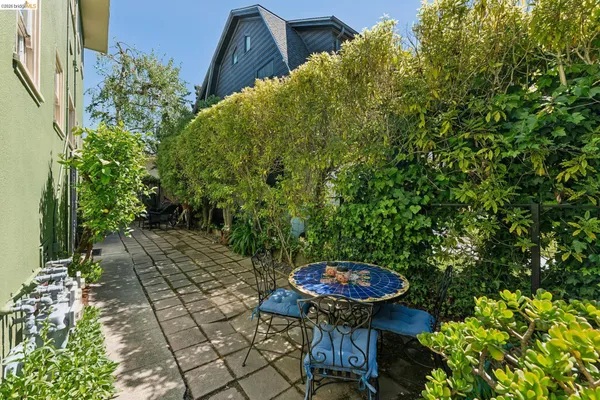 $695,000 | 2600 Ashby Avenue, Unit 4, Berkeley, CA 94705