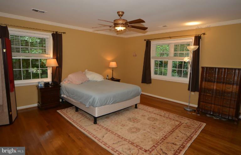 2010 Roundhouse Road Vienna, VA 22181 - Photo 15 of 30 a bedroom with a bed and window