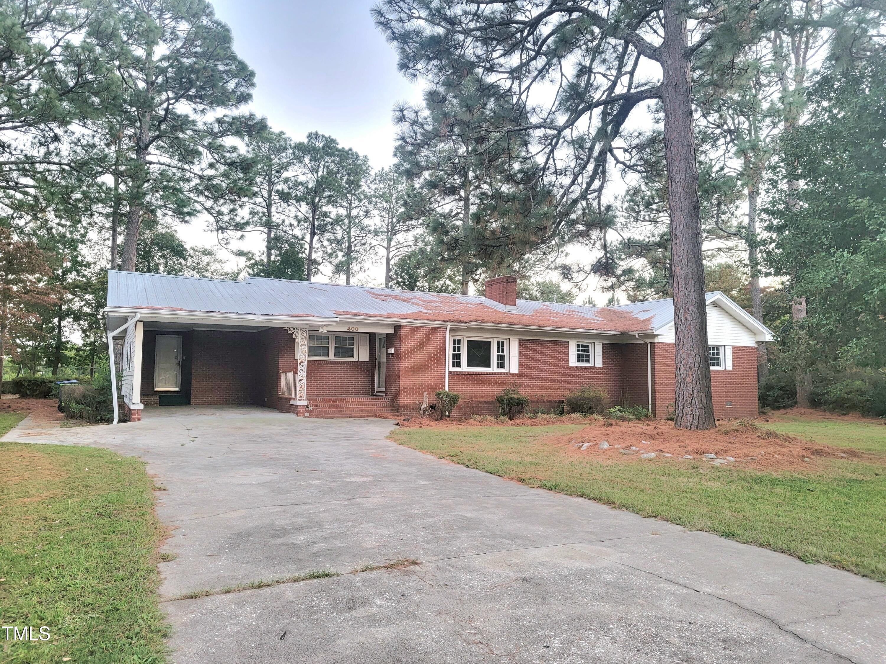 400 Harrill Circle Spring Lake, NC 28390 - Photo 2 of 25 front view of a house with a yard
