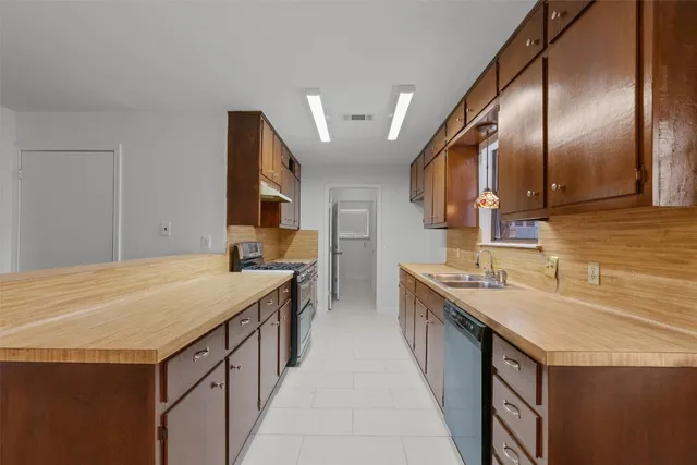 $2,150 | 209 East Rector Street, Manor, TX 78653