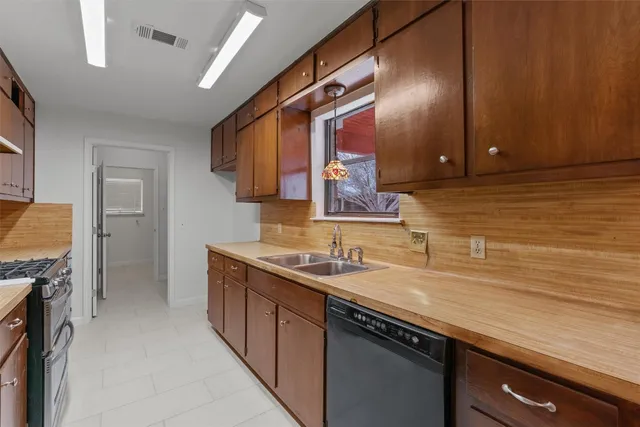 $2,150 | 209 East Rector Street, Manor, TX 78653