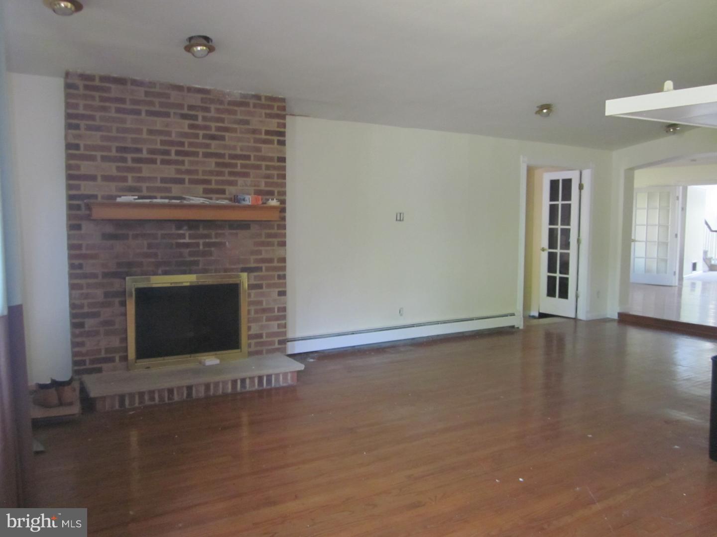966 Roberts Road Bensalem, PA 19020 - Photo 4 of 23 Gallery Image 4